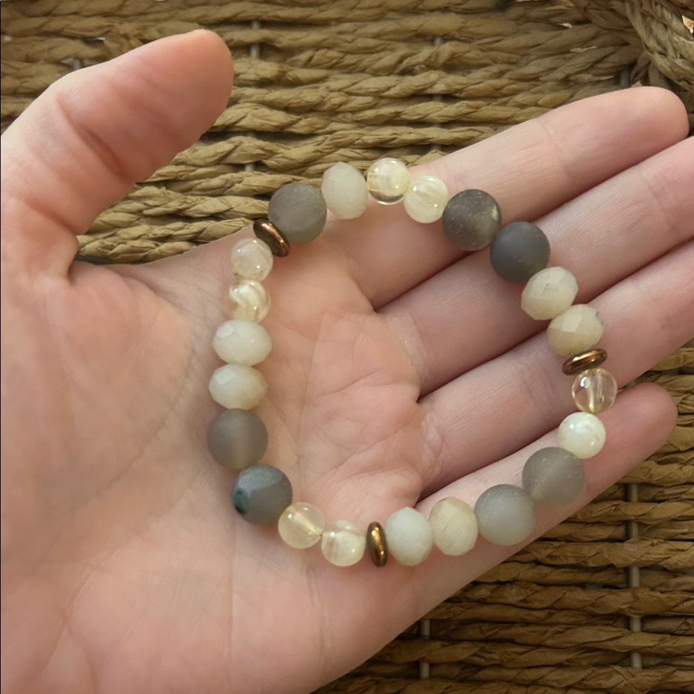 Elegant Gray and Cream Beaded Bracelet